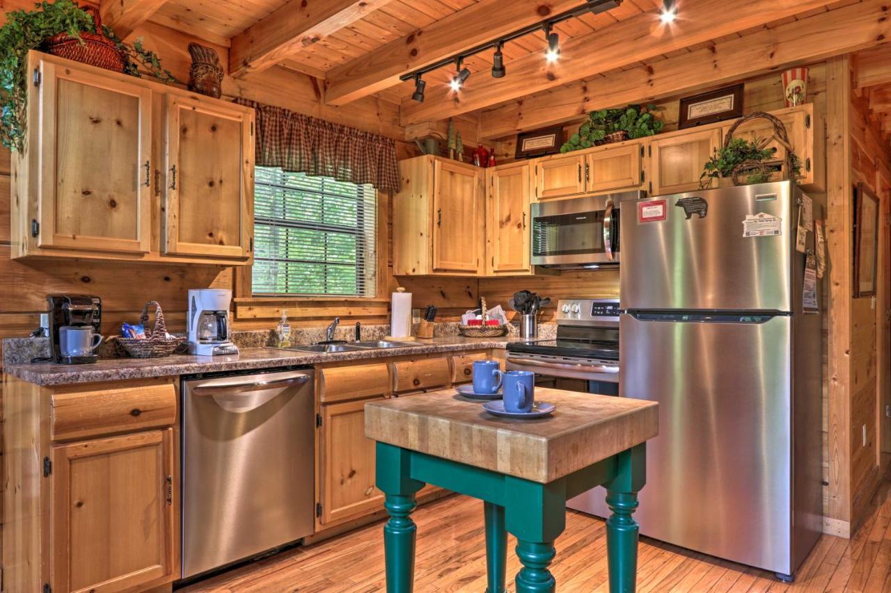 Вилла Gatlinburg Mountainside Escape With Deck And Hot Tub! Экстерьер фото