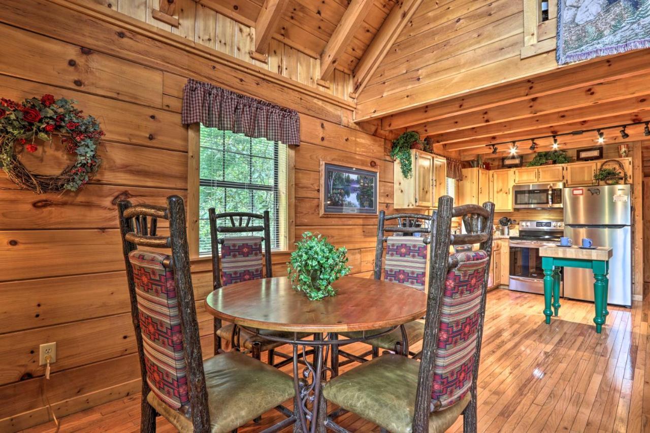 Вилла Gatlinburg Mountainside Escape With Deck And Hot Tub! Экстерьер фото