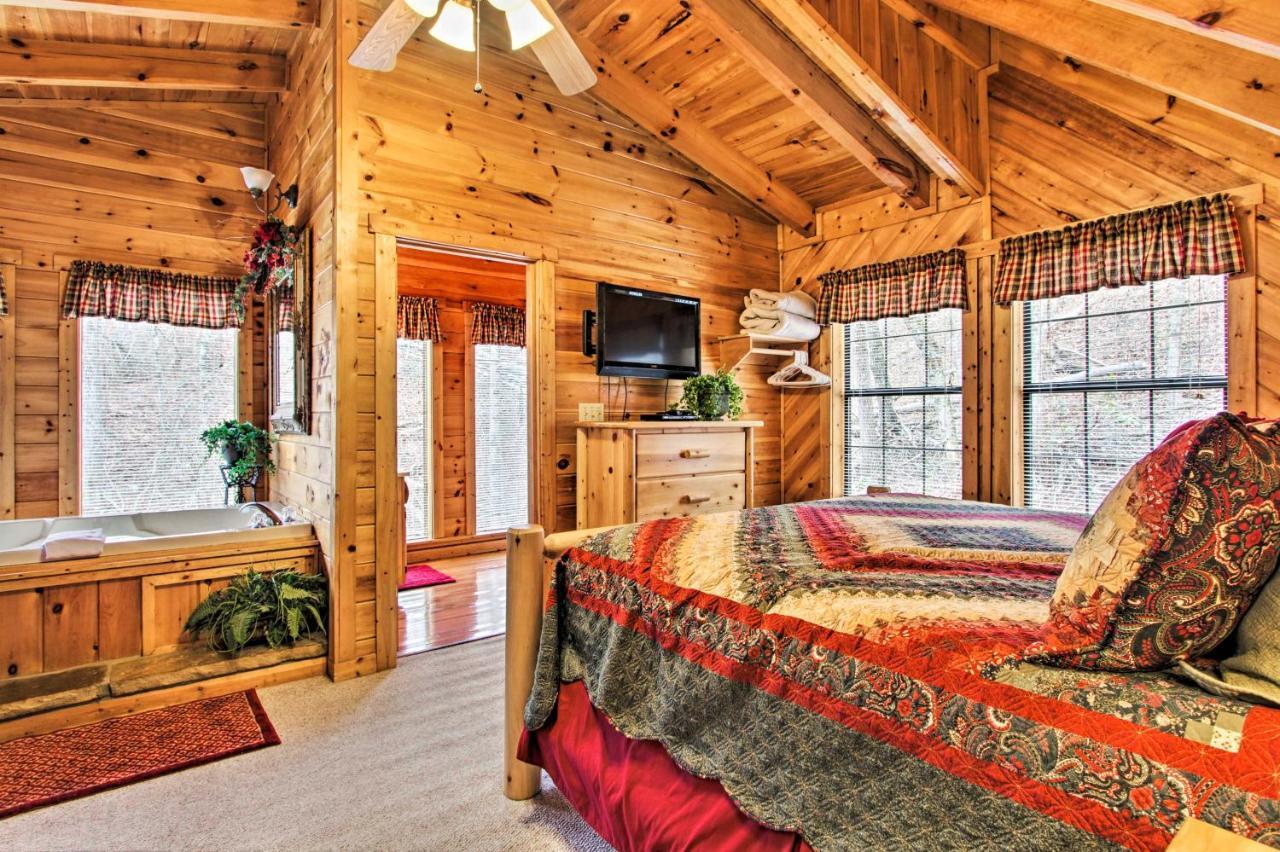 Вилла Gatlinburg Mountainside Escape With Deck And Hot Tub! Экстерьер фото