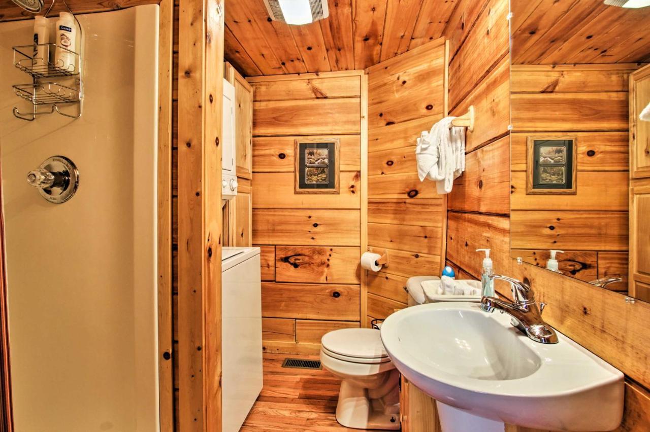 Вилла Gatlinburg Mountainside Escape With Deck And Hot Tub! Экстерьер фото