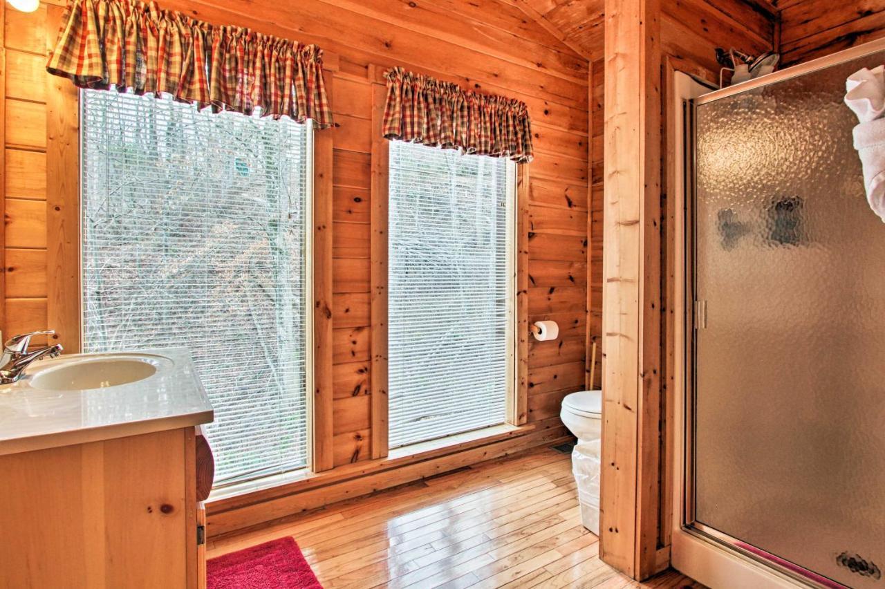 Вилла Gatlinburg Mountainside Escape With Deck And Hot Tub! Экстерьер фото
