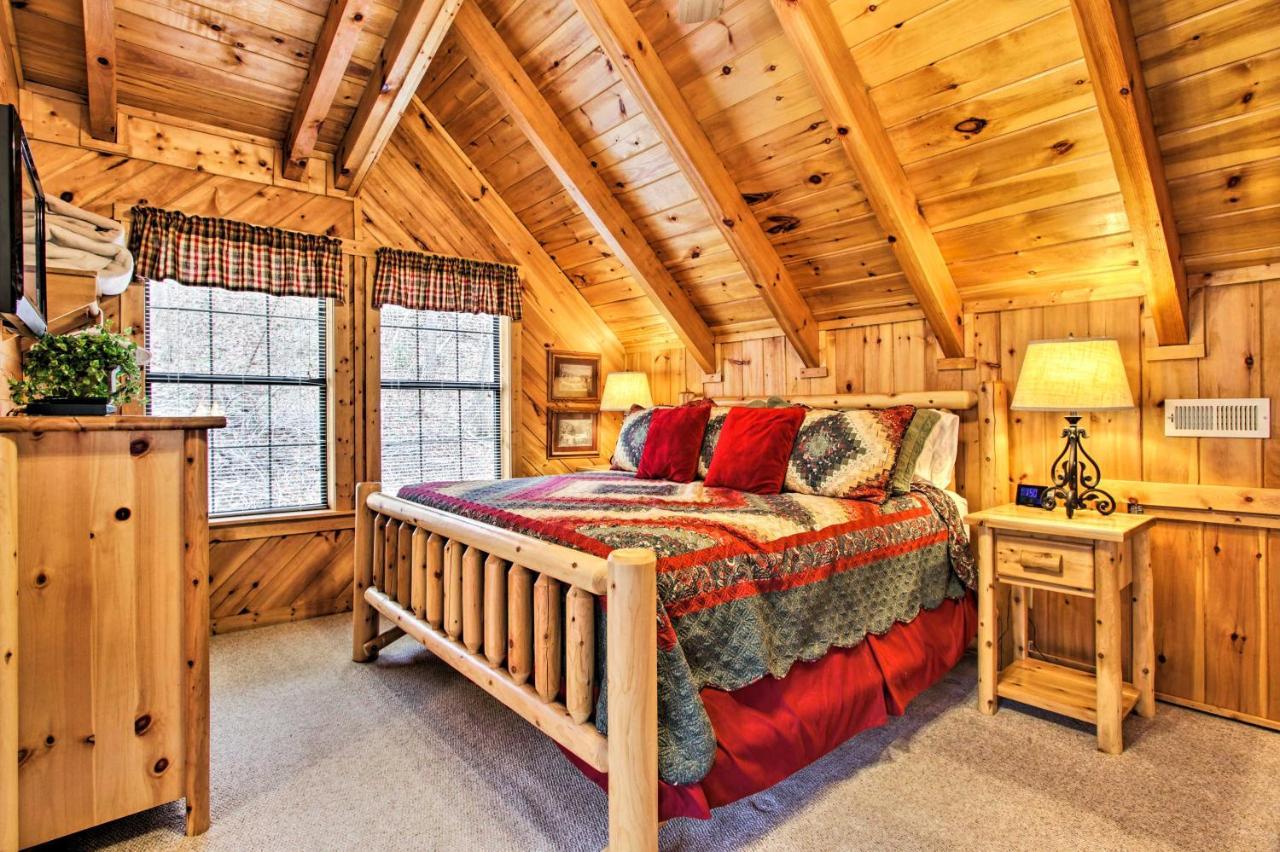 Вилла Gatlinburg Mountainside Escape With Deck And Hot Tub! Экстерьер фото